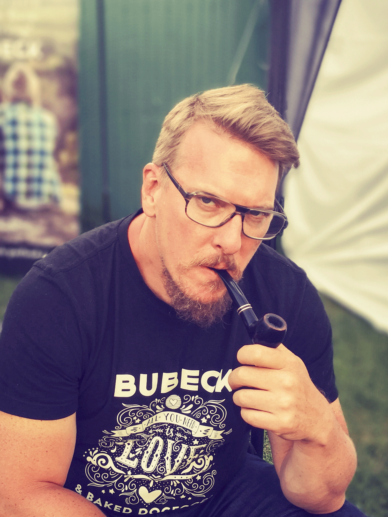 Seeräuber Kai mit Pfeife